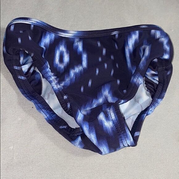 Carter’s bottoms   - Picture 1 of 3